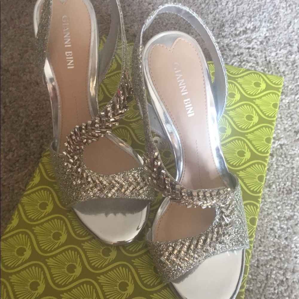 Gianni Bini silver/gold evening sandals.